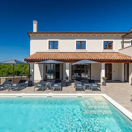 Sirola Near Pula For 8 Persons With 36 M2 Private Pool & Kids Activities * Valtura
