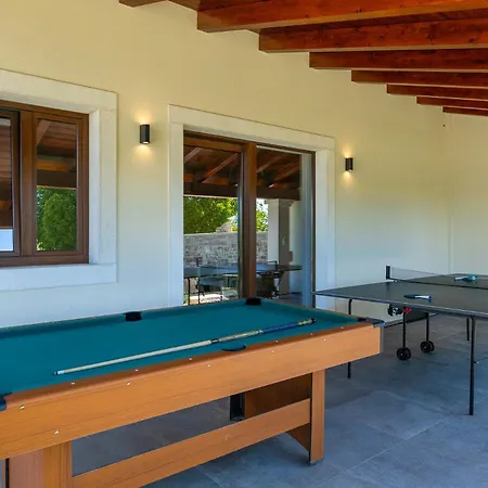 ヴィラ Sirola Near Pula For 8 Persons With 36 M2 Private Pool & Kids Activities