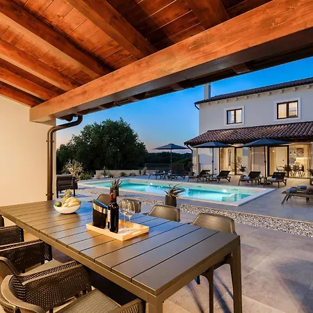 Sirola Near Pula For 8 Persons With 36 M2 Private Pool & Kids Activities * Valtura