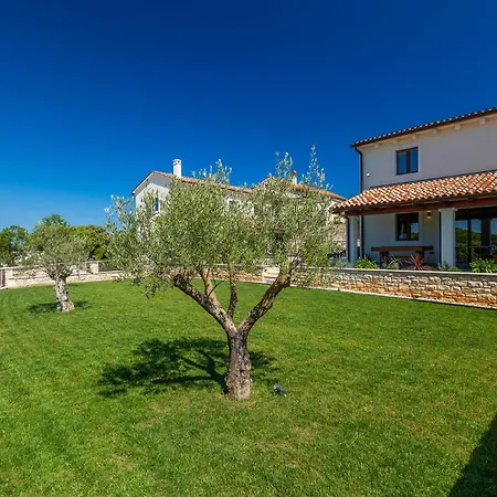 Sirola Near Pula For 8 Persons With 36 M2 Private Pool & Kids Activities