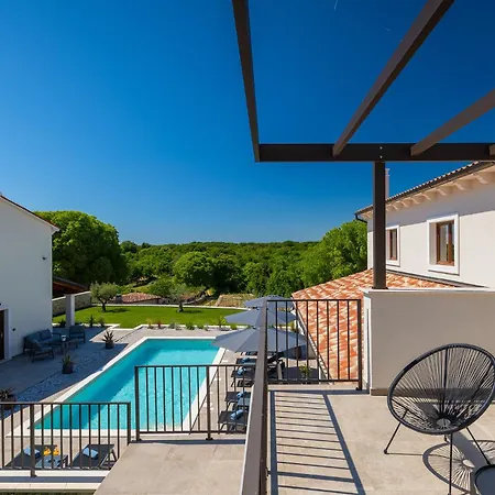 Sirola Near Pula For 8 Persons With 36 M2 Private Pool & Kids Activities * Valtura