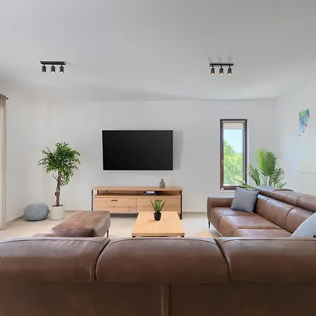 빌라 Sirola Near Pula For 8 Persons With 36 M2 Private Pool & Kids Activities Valtura