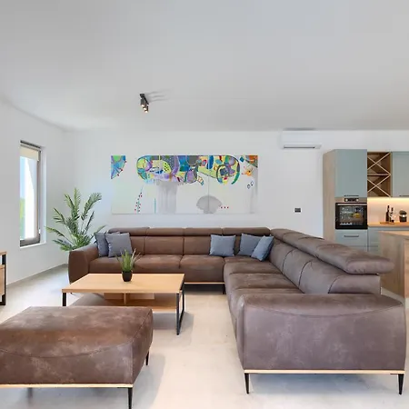 Sirola Near Pula For 8 Persons With 36 M2 Private Pool & Kids Activities *