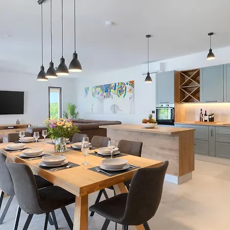 Sirola Near Pula For 8 Persons With 36 M2 Private Pool & Kids Activities 빌라