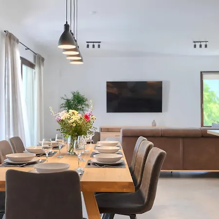 Sirola Near Pula For 8 Persons With 36 M2 Private Pool & Kids Activities ヴィラ *
