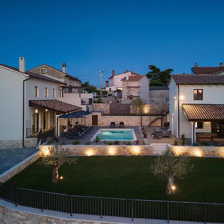Sirola Near Pula For 8 Persons With 36 M2 Private Pool & Kids Activities ヴィラ Valtura