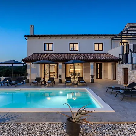 Sirola Near Pula For 8 Persons With 36 M2 Private Pool & Kids Activities *