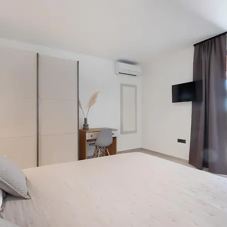 Sirola Near Pula For 8 Persons With 36 M2 Private Pool & Kids Activities Valtura