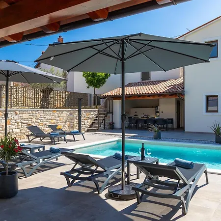 빌라 Sirola Near Pula For 8 Persons With 36 M2 Private Pool & Kids Activities *