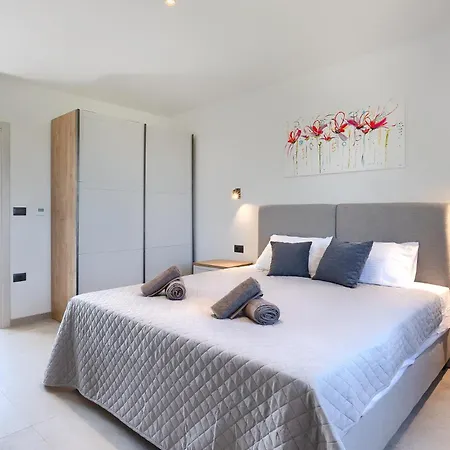 Sirola Near Pula For 8 Persons With 36 M2 Private Pool & Kids Activities 빌라 Valtura