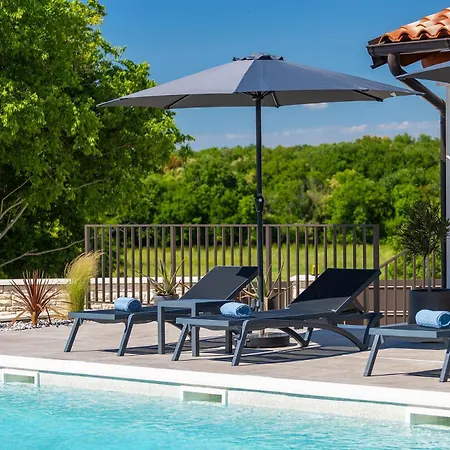 Sirola Near Pula For 8 Persons With 36 M2 Private Pool & Kids Activities Valtura