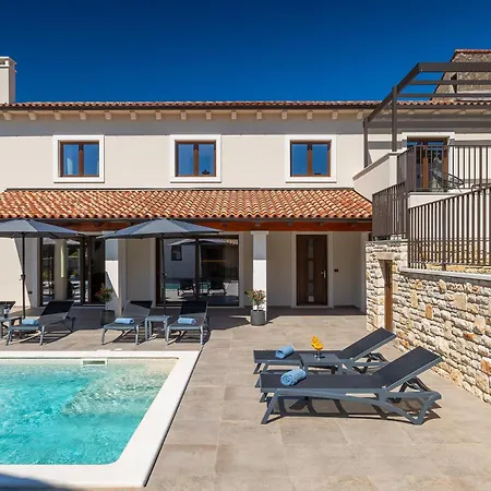 Sirola Near Pula For 8 Persons With 36 M2 Private Pool & Kids Activities *